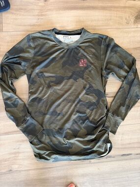 FXR women’s Camo Long-Sleeve Performance Shirt Large